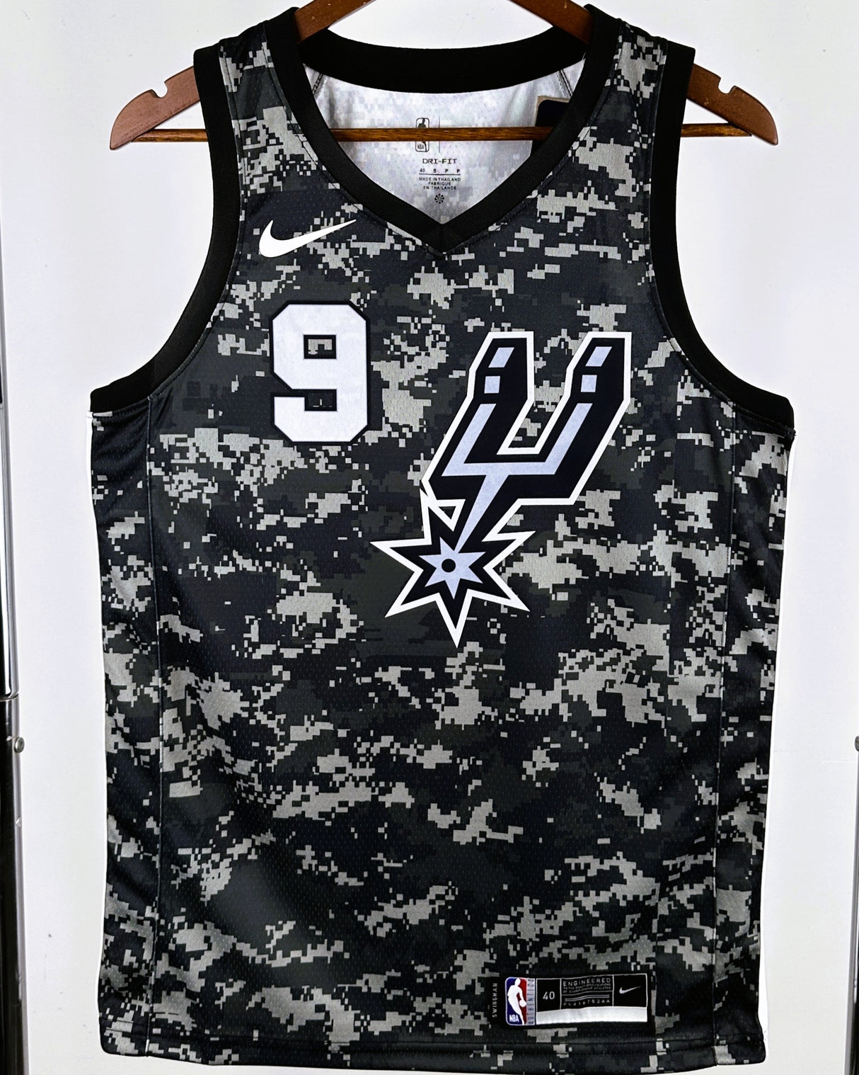 PARKER TONY (SAS)
