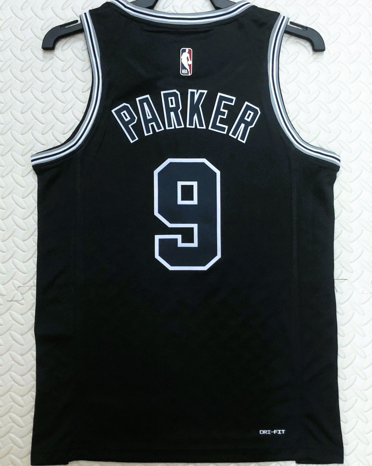 PARKER TONY (SAS)